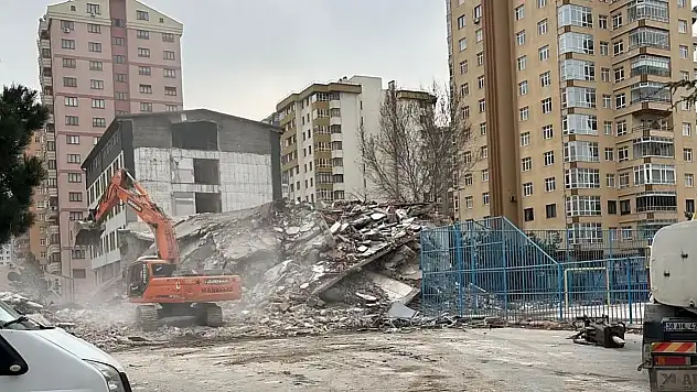 Kayseri'nin ünlü okulunun yeniden yapımı için sözleşme imzalandı: İnşaat başlıyor!
