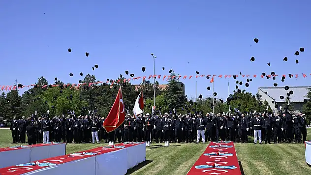 Kayseri POMEM'de mezuniyet heyecanı: Yüzlerce polis adayının mutlu günü!