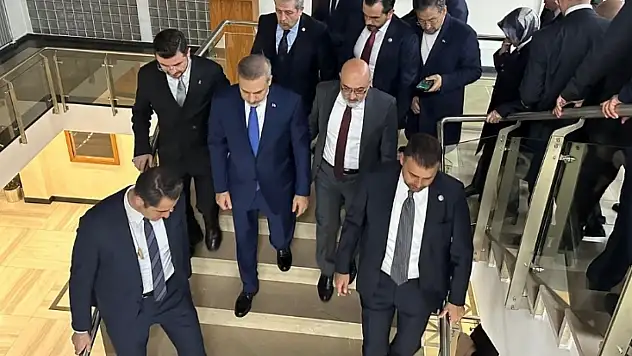 Kayseri programında dikkat çeken detay: Cıngı'dan Bakan Fidan'a özel hediye