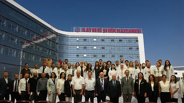 Kayseri Şehir Hastanesi'nde intörn doktorlar için önemli gün: Yeni dönem başladı!