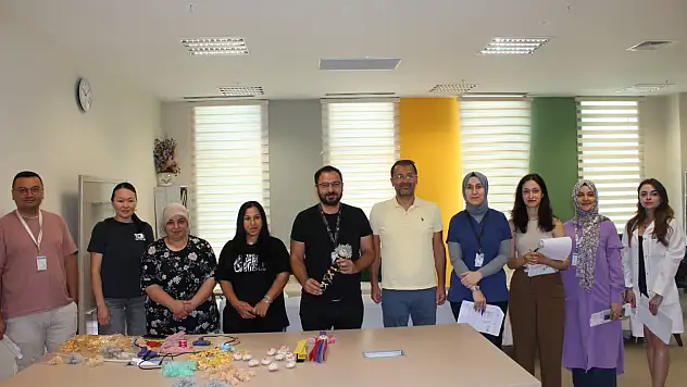 Kayseri Şehir Hastanesi'nde kadın refakatçilere moral etkinliği