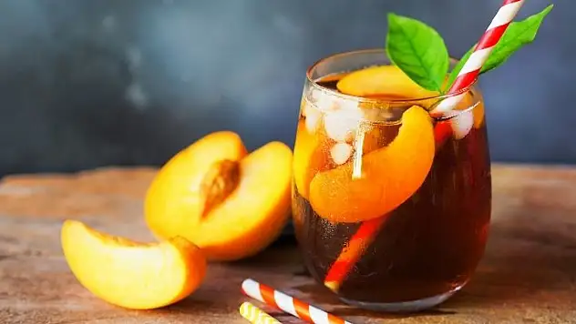 Kayseri sıcağına doğal çözüm: Ev yapımı 'Şeftalili Ice Tea'
