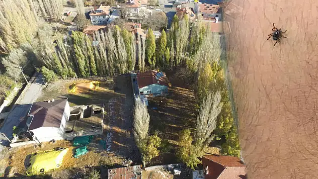 Kayseri sınıfta mı kalıyor? – Tarla sularken vücuduna kene yapıştı!