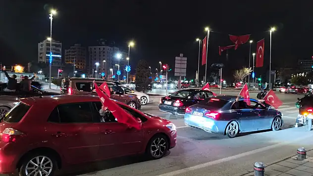 Kayseri sokaklara döküldü: Dünya Kupası sevinci meydanı doldurdu