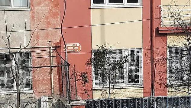 Kayseri sokaklarında dikkat çeken duvar yazısı!