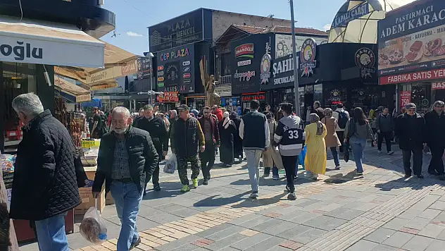 Kayseri sokaklarından mis gibi kokular geliyor: Sofralar dışarı çıktı!
