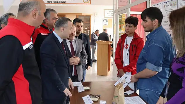 Kayseri Tarım Lisesi'nde dikkat çeken projeler: Kaymakam Erdem öğrencilerle tek tek ilgilendi!