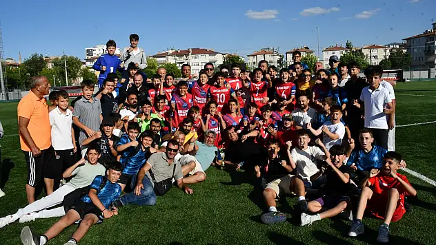 Kayseri U13 şampiyonu: Zeki Akparlar FK!