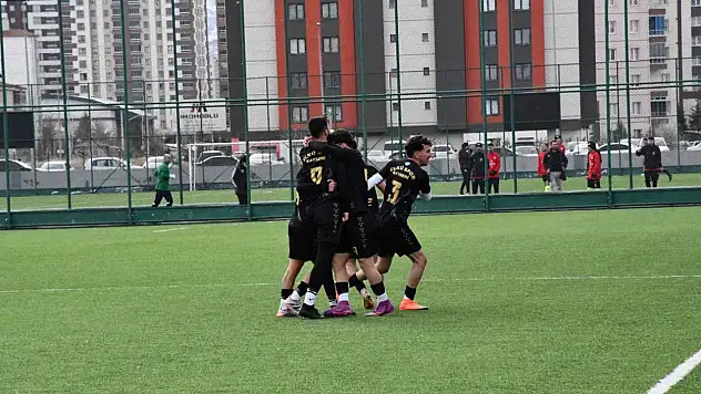 Mavi beyazlılar şampiyonluk için son 2 haftaya umutlu girdi.