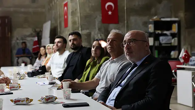 Kayseri Üniversitesi'nde mikroplastiklerin sağlık ve çevreye etkileri konuşuldu