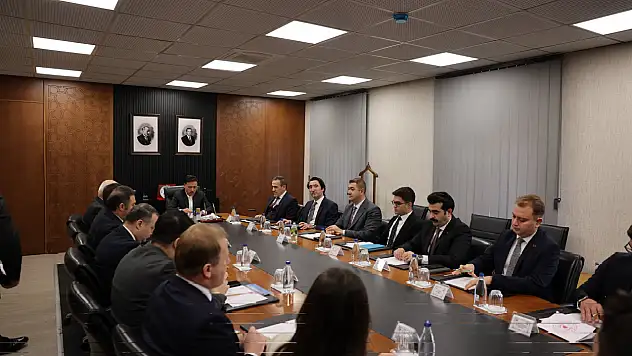 Kayseri Valiliği'nde üst düzey toplantı: Vali Çiçek, 16 ilçe Kaymakamı ile bir araya geldi!