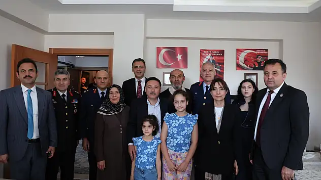 Kayseri Valisi Gökmen Çiçek'ten Şehit ailelerine bayram ziyareti...