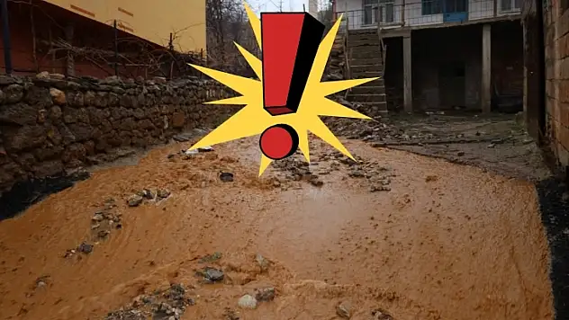 Kayseri Yahyalı'da şiddetli yağış sele dönüştü: Kaymakam ve başkan sahada!