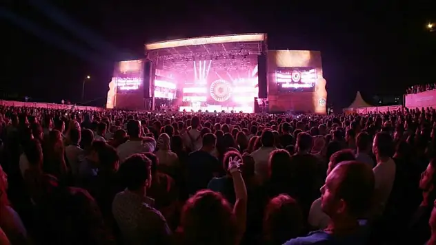 Kayseri'ye dört sürpriz isim geliyor! İşte Gençlik Festivali'nde yer alacak o şarkıcılar...