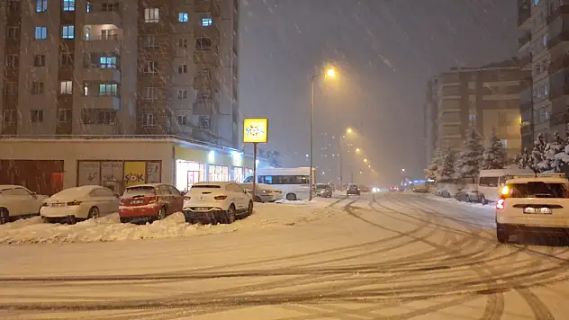 Kayseri'ye kar geliyor! Valilikler duyurdu, komşu illerde okullar tatil