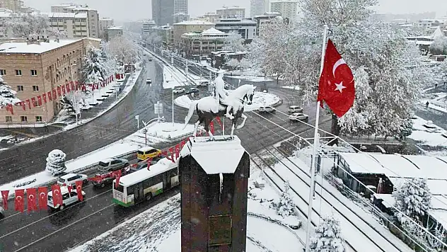 Kayseri'ye Nisan ayında kar sürprizi: Yeniden etkili olacak!