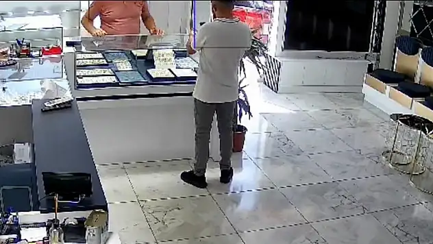 Kayseri'yi gündem yapan hırsızlık anı kameralarda!