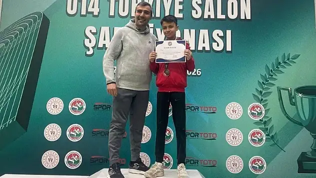 Kayserili atlet Türkiye üçüncüsü oldu! Mert Baltacı'dan büyük başarı