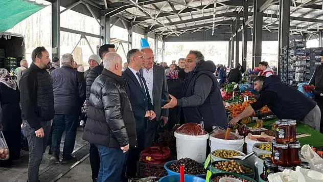 Kayserili başkan 'vatandaşı ziyaret' dedi, pazara çıktı!