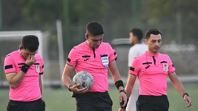 Kayserili hakem Samed Armut, düdüğünü astı