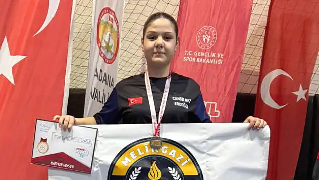 Kayserili lise öğrencisi Cansu Naz Türkiye ikincisi oldu