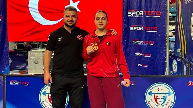 Kayserili milli sporcu, 182 kilogram kaldırarak Türkiye şampiyonu oldu