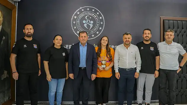 Kayserili milli yüzücü Berilay Batur, Bulgaristan'dan 3 madalyayla döndü