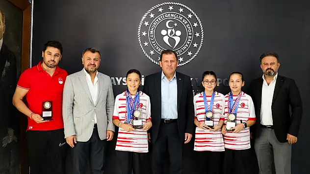Kayserili minik badmintoncular Zagreb'den şampiyonlukla döndü!