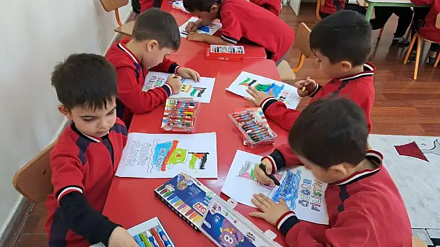 Kayserili minik öğrencilerden 'Filistin Farkındalık Etkinliği'