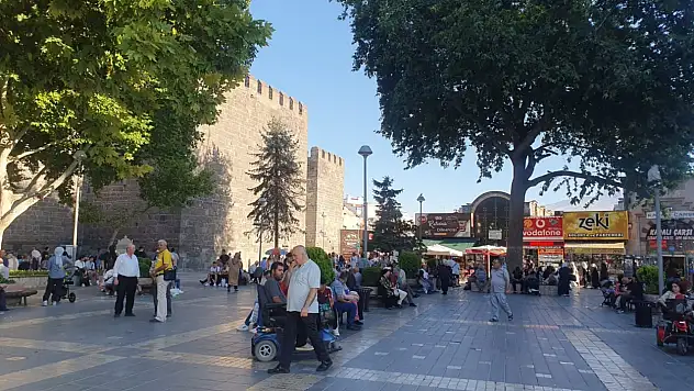 Kayserili Muhtar saymakla bitiremedi - Mahallede yok yok!