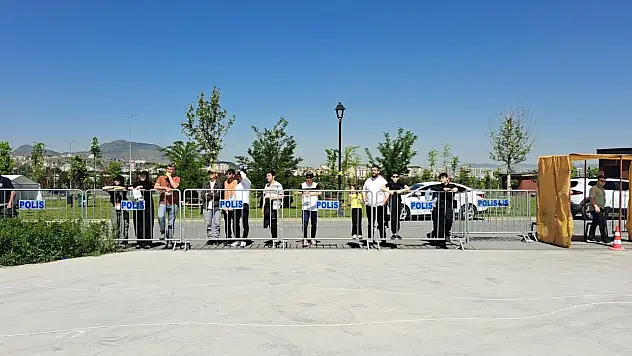 Kayserili öğrenciler gökyüzünde hünerlerini sergiledi!