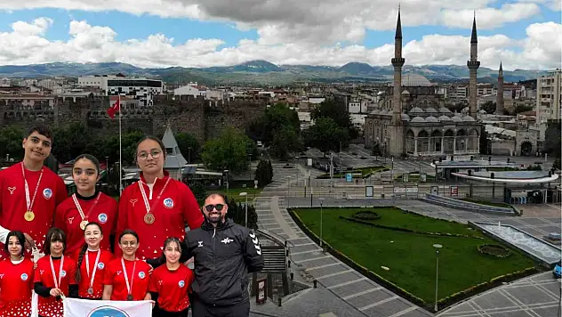 Kayserili okçulardan tam isabet başarı!