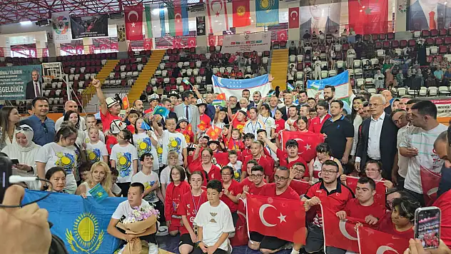 Kayserili Özel çocuklardan özel başarı – Madalyalarla dönüyorlar!