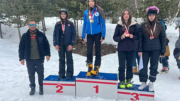 Kayserili sporcular 28 madalya ile kente döndü!