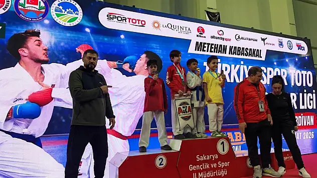 Kayserili sporcular Sakarya'dan madalyalarla döndü!