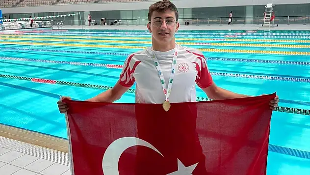 Kayserili yüzücü Bakü'de şampiyon oldu