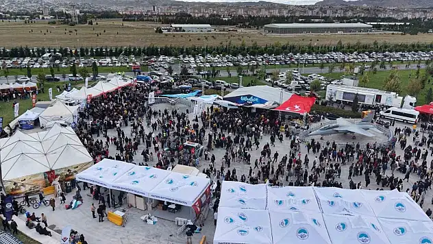 Kayseri'de 8. BİLİMFEST açıldı: Türk Yıldızları heyecanla bekleniyor!
