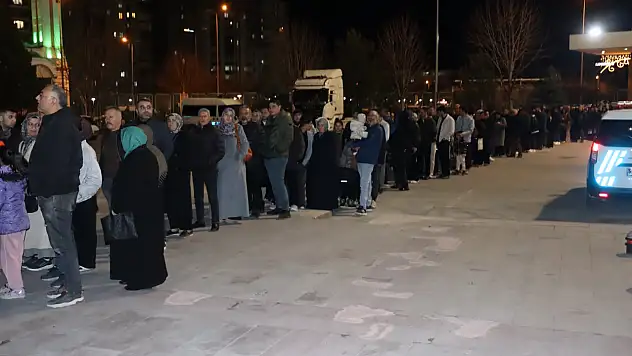 Kayserililer iftarın ardından buraya koştu!