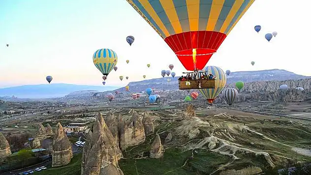 Kayserililer Nevşehir'e akın etti: Gökyüzünde görsel şölen!