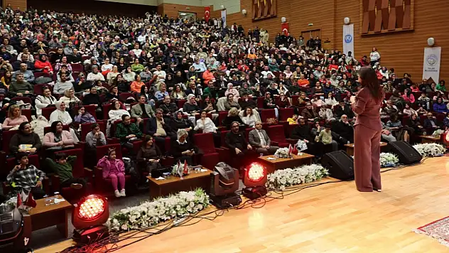 Kayserililer onu dinlemek için Talas'a akın etti! Dilek Cesur kimdir?