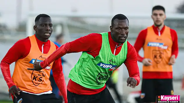 Kayserispor Antalya'da topbaşı yaptı