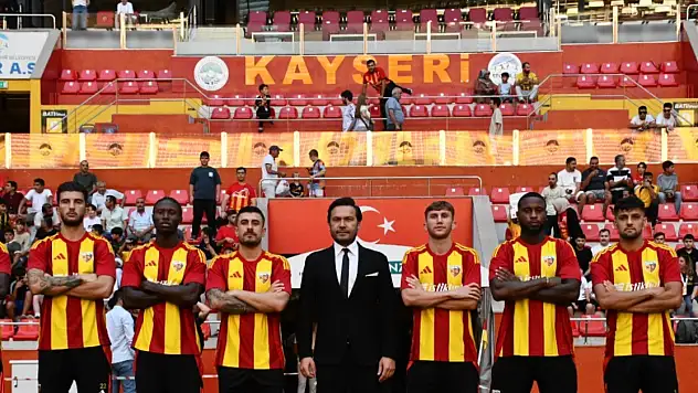 Kayserispor'da 8 yeni isim taraftarla buluştu