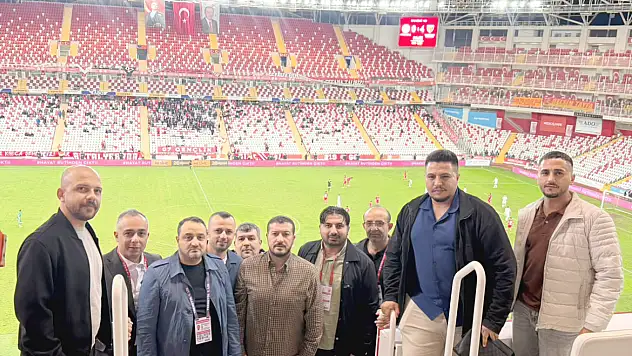 Kayserispor'da tarihi galibiyet sonrası dikkat çeken buluşma!