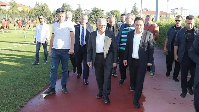 Kayserispor'da yüzler gülüyor! Vali Çiçek'ten ziyaret...