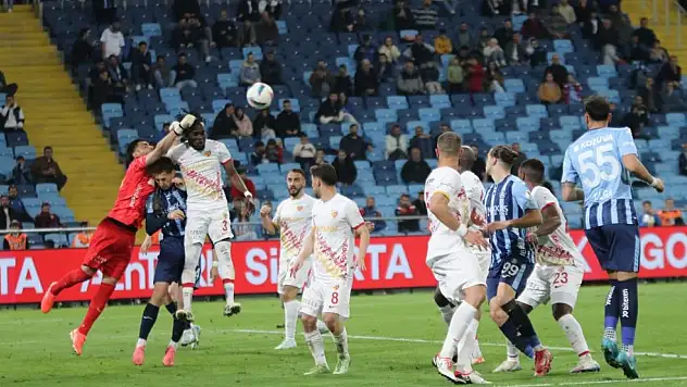 Kayserispor'un efsanesi futbolu bıraktı!