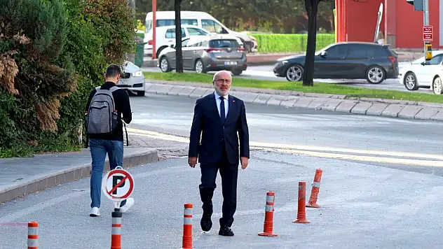 KAYÜ Rektörü Karamustafa: 'Hakikat peşinde koşan azim, insanlığa ışık tutar...'