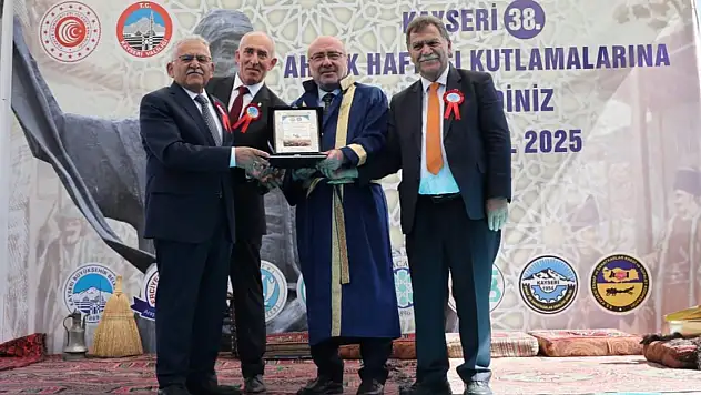 KAYÜ Rektörü Karamustafa'ya Ahilik Kültürü Özel Ödülü...