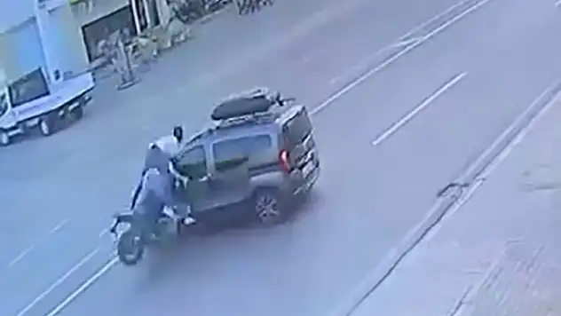 Kaza yapan motosikletteki yolcu savruldu!