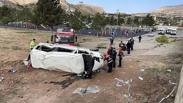 Sivas'ta minibüs kazasında yaralanan çocuk hayatını kaybetti