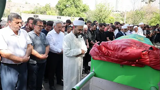 Kazada ağır yaralanmıştı: Babasının ardından o da son yolculuğuna uğurlandı...